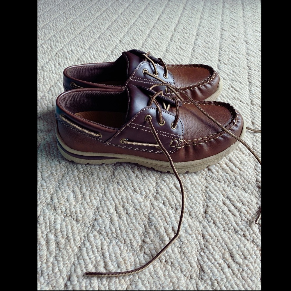 New in box: boys 3.5y dress shoes - Picture 2 of 4